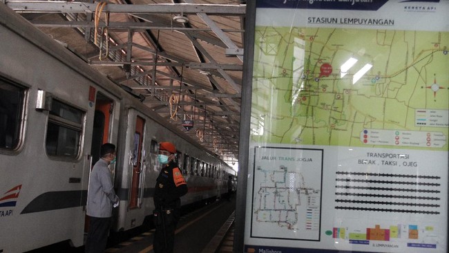 Kereta api Prameks pensiun beroperasi setelah digantikan oleh kereta api listrik Yogyakarta-Solo dan mengundang nostalgia netizen.