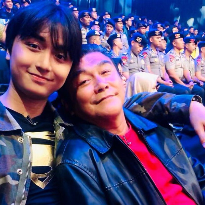 <p>Leon juga mengikuti jejak ayahnya sebagai aktor lho, Bun. (Foto: Instagram @leonkikey0127)</p>