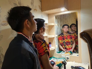 img-title Isolasi Diri, Si Kembar Rizky-Ridho Nyanyikan 'Aisyah Istri Rasulullah'