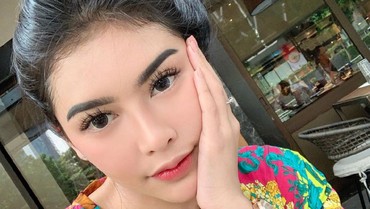 img-title Selain Kulkas Rp50 Juta, Cangkir & Bantal Rica Andriani Harganya Selangit