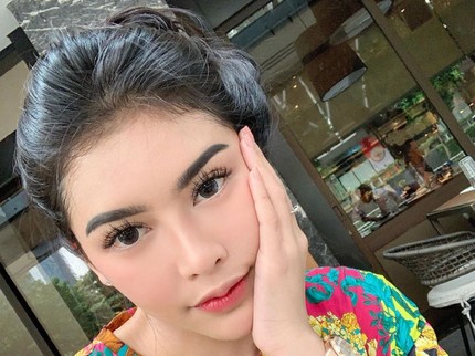 7 Foto Rica Andriani, Selebgram yang Resepsi Pernikahannya Jadi Kontroversi