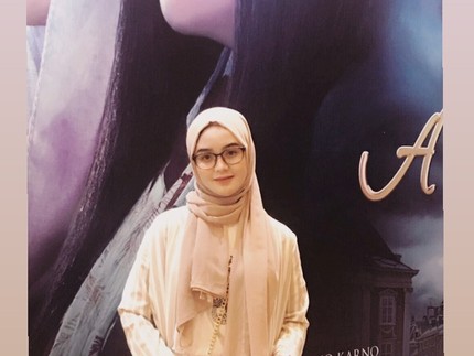 7 Potret Tia Septiana, Putri Komedian Mandra yang Cantik dan Stylish