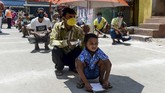 FOTO : Nestapa Perantau di Kala Lockdown di India Kaum kelas bawah di India justru semakin sengsara ketika diberlakukan penguncian wilayah (lockdown) akibat virus corona.