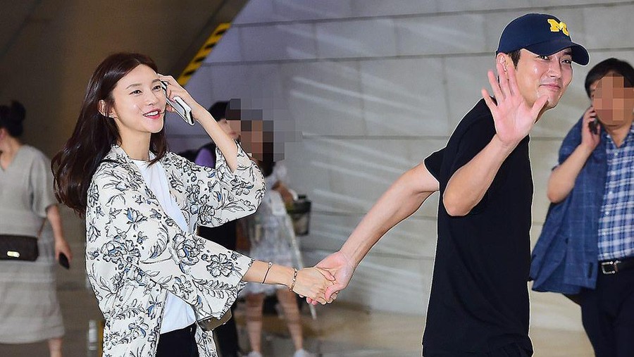 Cha Ye Ryun dan Joo Sang Wook Deretan artis Korea ini terlibat cinta lokasi dengan lawan mainnya di drama. Kisah cinta mereka berakhir ke pelaminan.