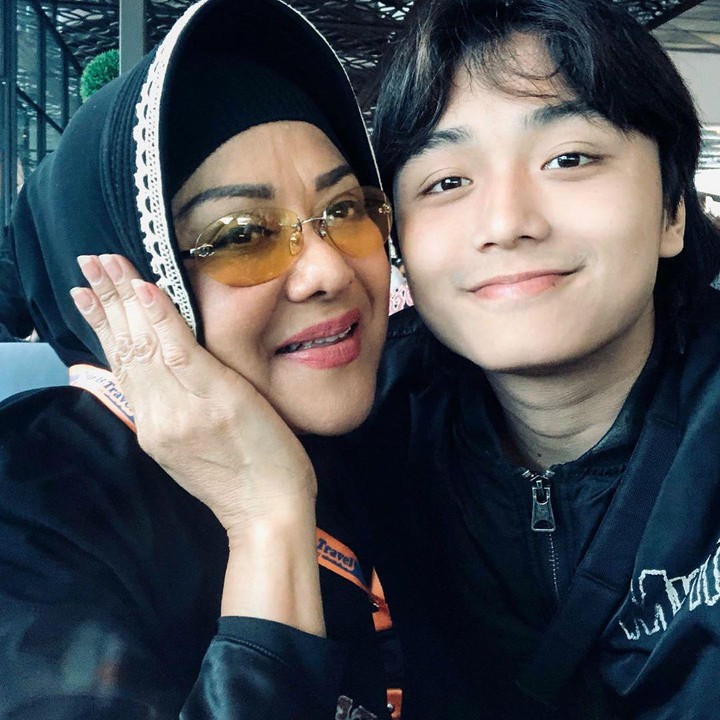 <p>Kalau lihat foto ini, kira-kira Leon mirip Ayah atau Bundanya ya? he-he-he. (Foto: Instagram @leonkikey0127)</p>