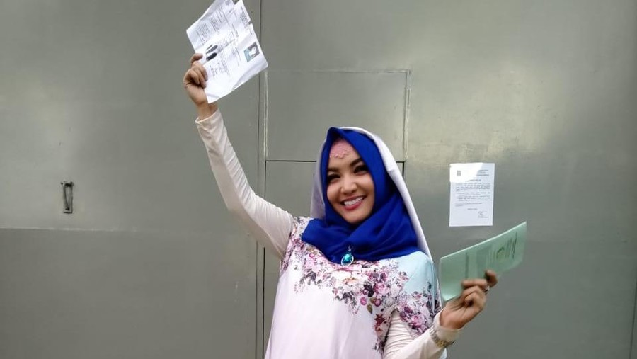 Roro Fitria dinyatakan bebas bersyarat, ia pun mengaku banyak mendapat hikmah selama mendekam di penjara selama 2 tahun 2 bulan.