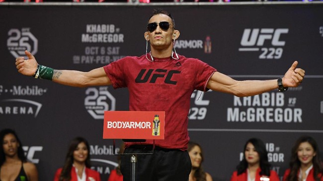 Petarung UFC Tony Ferguson menyindir Michael Chandler yang dinilai dapat perlakuan istimewa dari Dana White jelang UFC 262.
