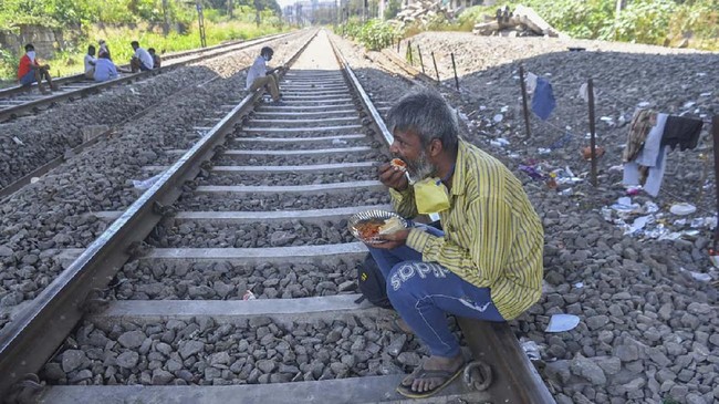 FOTO : Nestapa Perantau di Kala Lockdown di India