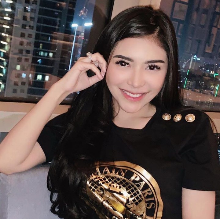 <p>Tak hanya bidang kosmetik, Rica juga bisnis berjualan pakaian. (Foto: Instagram @ricaandriani)</p>
