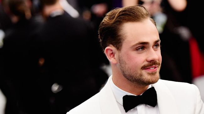 Dacre Montgomery, aktor yang berperan sebagai Billy Hargrove dalam serial Stranger Things, akan merilis buku puisi.