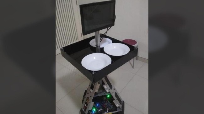 Robot secara khusus dikembangkan untuk meminimalisir tenaga medis tertular virus corona dalam penanganan pasien positif corona yang tengah diisolasi.