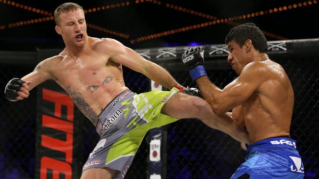 Pada UFC 254, Khabib Nurmagomedov akan menghadapi Justin Gaethje yang tidak mau bergulat padahal memiliki dasar ilmu ground fight.