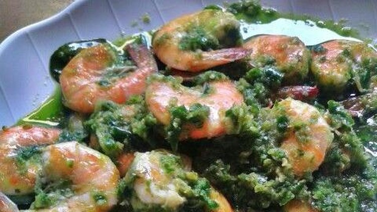 Sajikan lauk khas Bukit Tinggi di meja makan keluarga yuk! Berikut ini resep udang masak lado mudo yang bisa Bunda coba. Cek langsung resepnya ya.