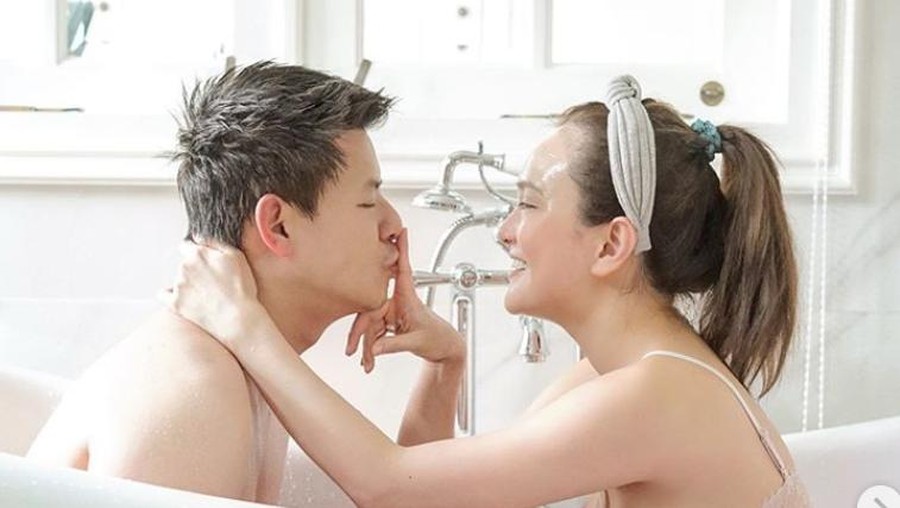 Pamer Mandi Bareng Suami, Shandy Aulia Ditagih Anak Lagi Shandy Aulia selalu tampak harmonis dengan suaminya, David Herbowo. Setelah punya anak, rupanya kemesraan itu makin terjaga hangat.
