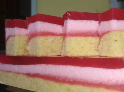 Resep Puding Busa Lapis Bolu, Dessert Kaya Serat & Segar Disantap Siang Hari