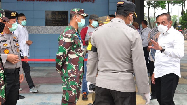 Gubernur Sumut Edy Rahmayadi mengeluarkan kebijakan yang mewajibkan pelaku perjalanan melakukan tes PCR atau rapid test antigen selama masa libur nataru.