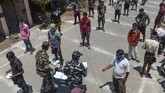 FOTO : Nestapa Perantau di Kala Lockdown di India Kaum kelas bawah di India justru semakin sengsara ketika diberlakukan penguncian wilayah (lockdown) akibat virus corona.