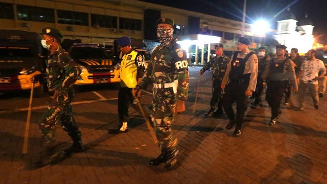 Polri menyatakan pihaknya tidak akan menahan warga yang melanggar aturan Pembatasan Sosial Berskala Besar (PSBB) selama pandemi corona.