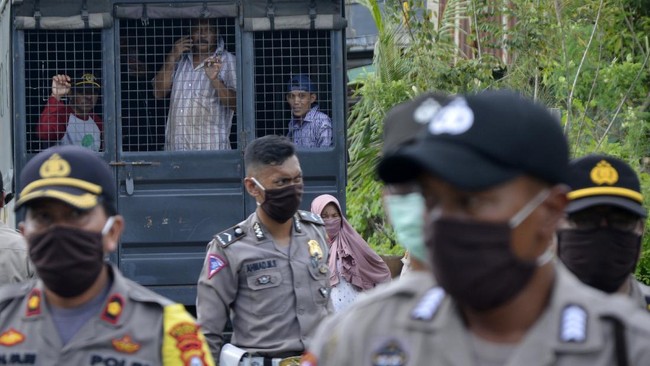 Dua orang pendamping hukum warga Pancoran korban penggusuran, ditahan aparat kepolisian tanpa alasan pada Rabu (24/3).