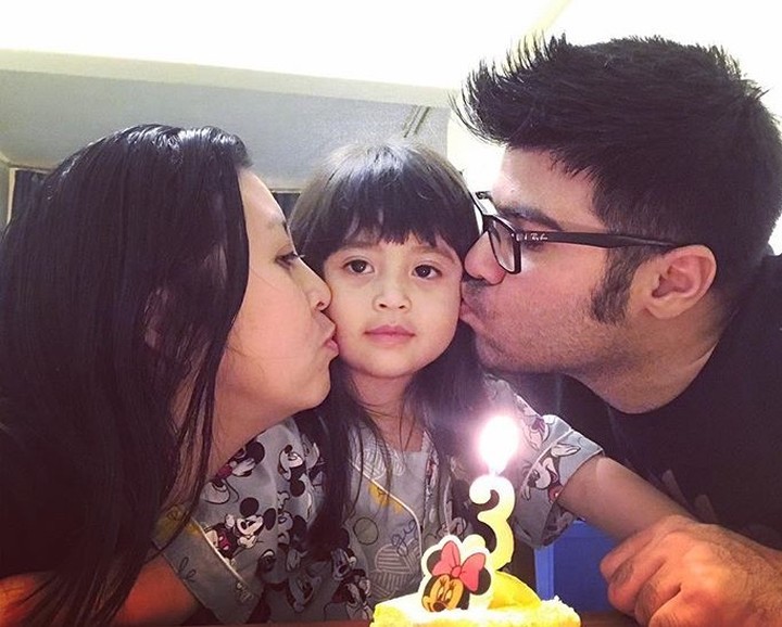 Bunda masih ingat dengan mantan penyanyi cilik Erina GD. Punya 2 anak dari pernikahannya dengan Ferry Fernandez, gimana kabar keluarganya kini ya?