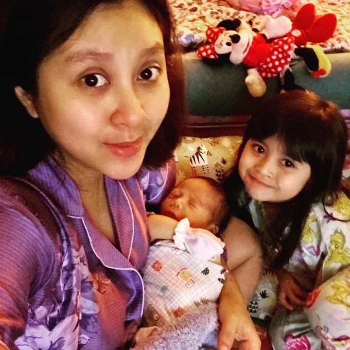 <p>Errina juga kerap dijuluki mama muda lho. Dari pernikahan pertamanya Errina memiliki putra bernama Ghifary. [Foto: Instagram @errinagracesita]  </p>