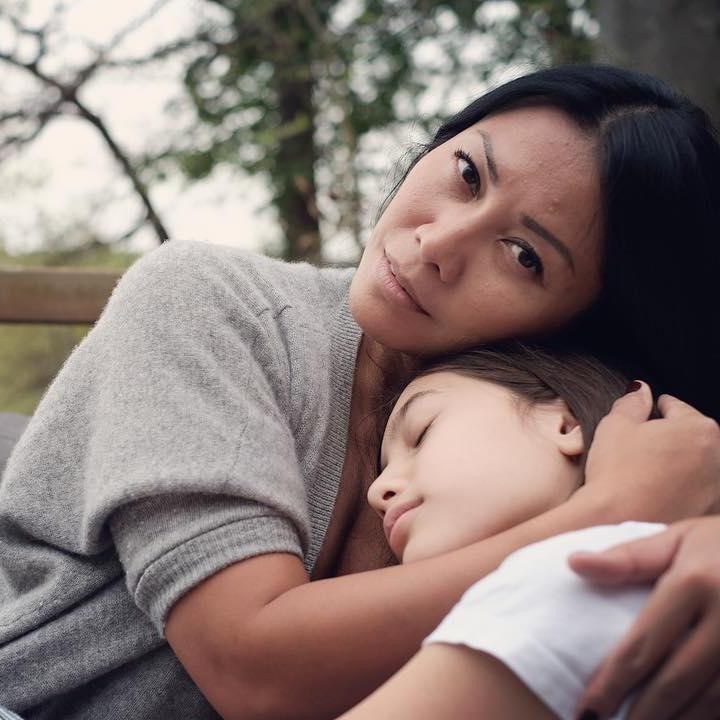 <p>Banyak yang penasaran pada wajah Kirana. Sebab, selama ini Anggun memilih untuk tak mempublikasi wajah anaknya di media sosial. (Foto: Instagram @anggun_cipta)</p>