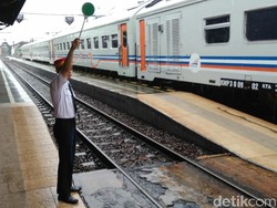 Penumpang Belum Booster Terobos Naik, Perjalanan KA Terlambat 16 Menit