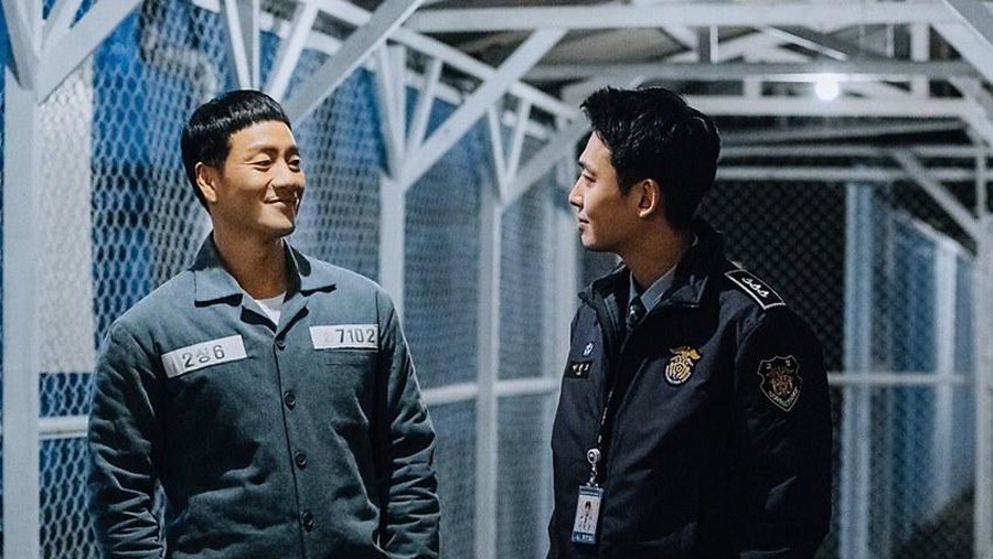 3. Kim Je Hyeok & Lee Joon Ho (Prison Playbook) Simak tujuh bromance couple di drama Korea yang sukses bikin penonton gemas.