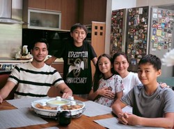5 Momen Makan Malam Natal Artis, Ada Ruben Onsu hingga Darius