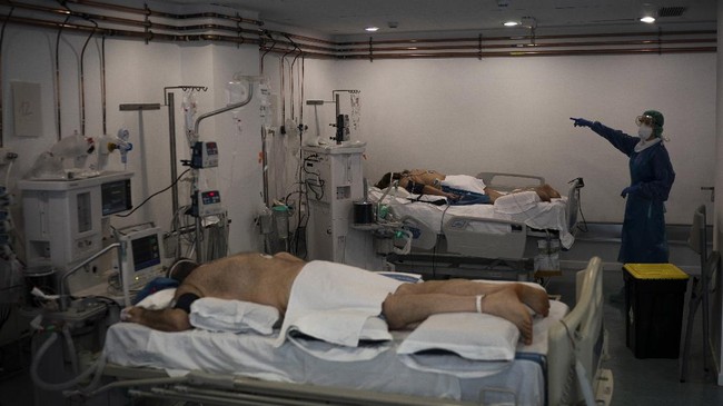 Kasus positif Virus Corona di Kalbar bertambah tiga orang, sementara pasien COvid-19 di Sumbar mengalami peningkatan 13 orang dalam sehari.