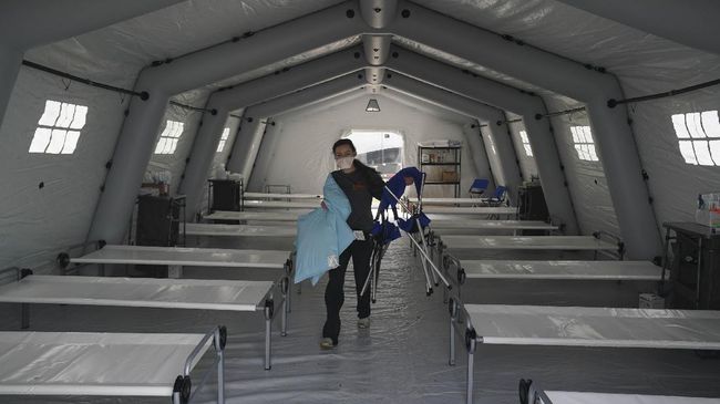 DIY Didorong Sediakan Shelter, Jabar Diminta Evaluasi RS Azra Pemprov DIY didorong menyediakan penampungan bagi OTG demi melokalisasi kasus Covid-19, Pemprov Jabar didorong untuk mengevaluasi RS yang jadi klaster.