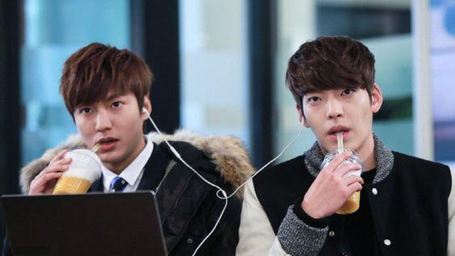 Simak tujuh bromance couple di drama Korea yang sukses bikin penonton gemas.