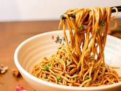 Lockdown Dicabut, Mie Saus Kacang Kembali Dinikmati Warga Wuhan