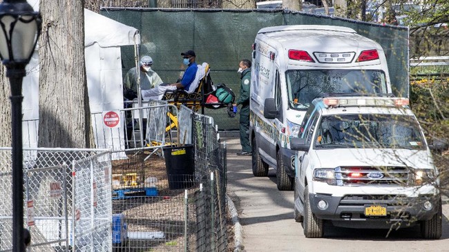 FOTO: Membangun RS Darurat Corona di Taman Kota New York