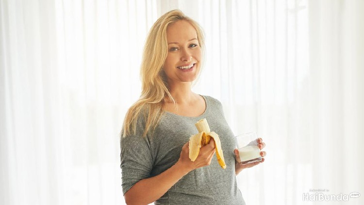 4 Nutrisi Pisang yang Bermanfaat untuk Ibu Hamil Selama masa kehamilan, ibu hamil wajib mengonsumsi nutrisi yang bergizi agar tetap sehat. Salah satunya pisang, yang kaya akan nutrisi yang bermanfaat.