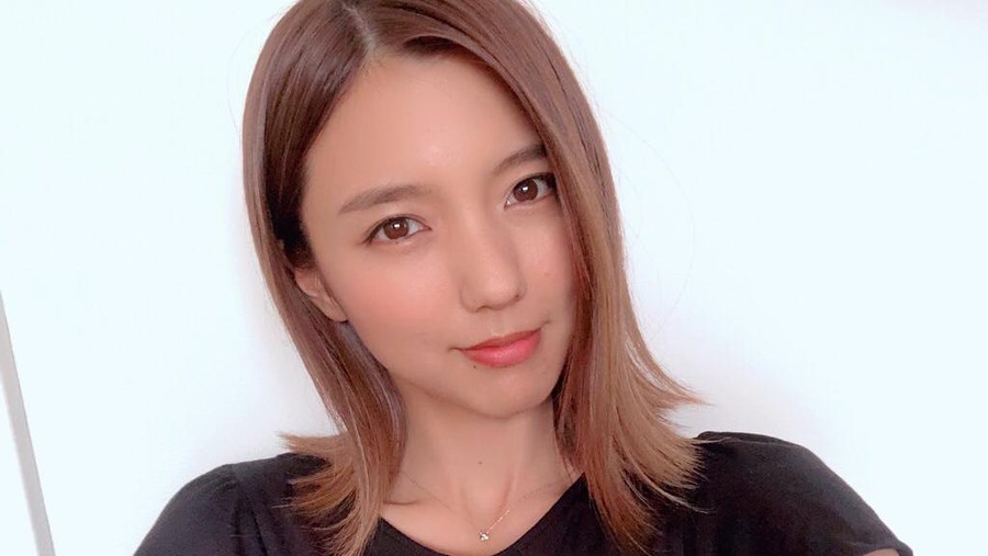 Erina Mano Tiga aktris cantik asal Jepang ini memiliki bakat akting dan pesona visual yang membuat penggemar pria mereka semakin loyal.