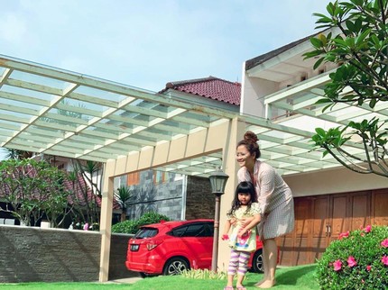 Posting Foto Berjemur, 5 Sudut Rumah Mewah Vega Darwanti Bikin Netizen Kagum