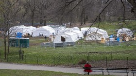 FOTO: Membangun RS Darurat Corona di Taman Kota New York
