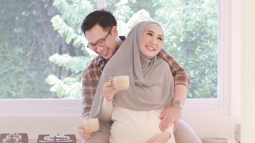 Sempat Ditutup Rapat, Dian Pelangi Umumkan Sudah Hamil 4,5 Bulan