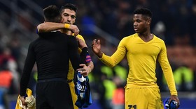 Jabat Tangan dan Chest Bump Bisa Hilang Usai Pandemi Corona