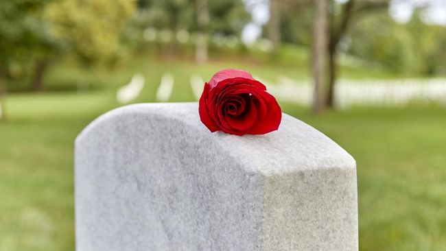 Ayah Vanessa Angel, Doddy Sudrajat berencana untuk memindahkan makam putrinya. Bolehkah? Berikut hukum memindahkan makam dalam Islam.