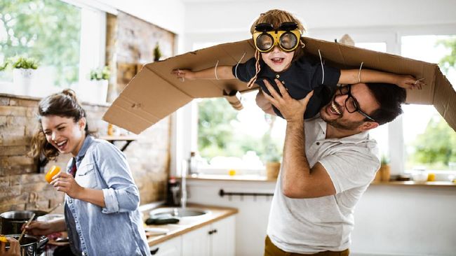 Bunda Bisa Ajak Anak Bikin Mainan  Anak dengan Barang Bekas 