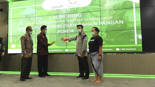 Di bulan Ramadhan mendatang, masyarakat yang membeli pangan di Toko Mitra Tani milik Kementan lewat Gojek tidak akan dikenai biaya antar.