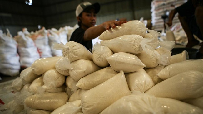 Holding BUMN Pangan ID Food menuturkan gula impor bakal datang bertahap sampai Mei 2023.