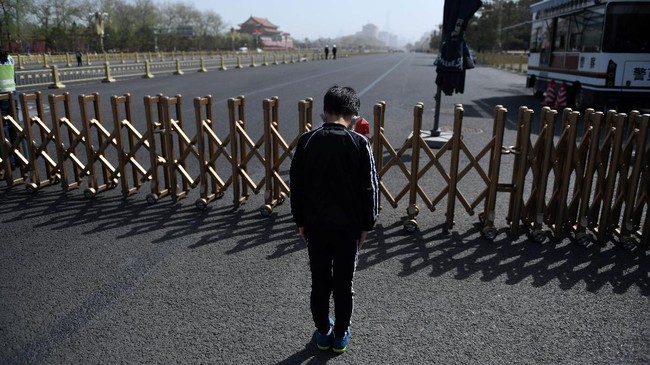 FOTO: Hening Cipta Untuk Korban Corona di China