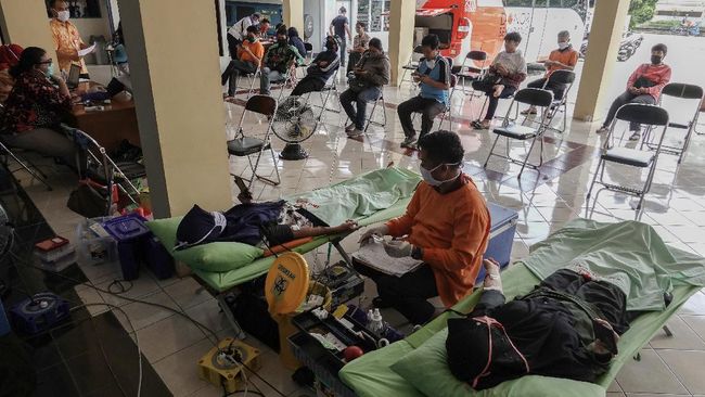 KSAD Minta Anggotanya Donor Darah untuk Bantu Pasien Corona KSAD Jenderal Andhika menyatakan kegiatan donor darah merupakan salah upaya membantu pasien virus corona yang membutuhkan darah.