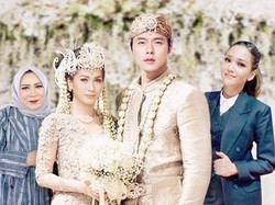 5 Foto Halu Melly Goeslaw dan Tata Janeeta Bermesraan dengan Hyun Bin