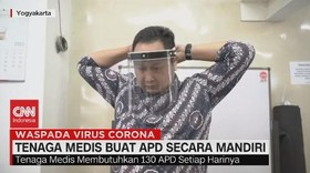 VIDEO: Tenaga Medis Buat APD Secara Mandiri