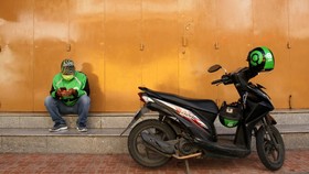 Anies Tunggu Restu Pusat Soal Ojek Angkut Orang di PSBB