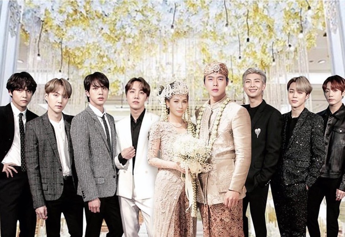 Melly Goeslaw dan Tata Janeeta membuat heboh warganet karena berbalasan foto editan dengan aktor tampan Korea&comma; Hyun Bin&comma;